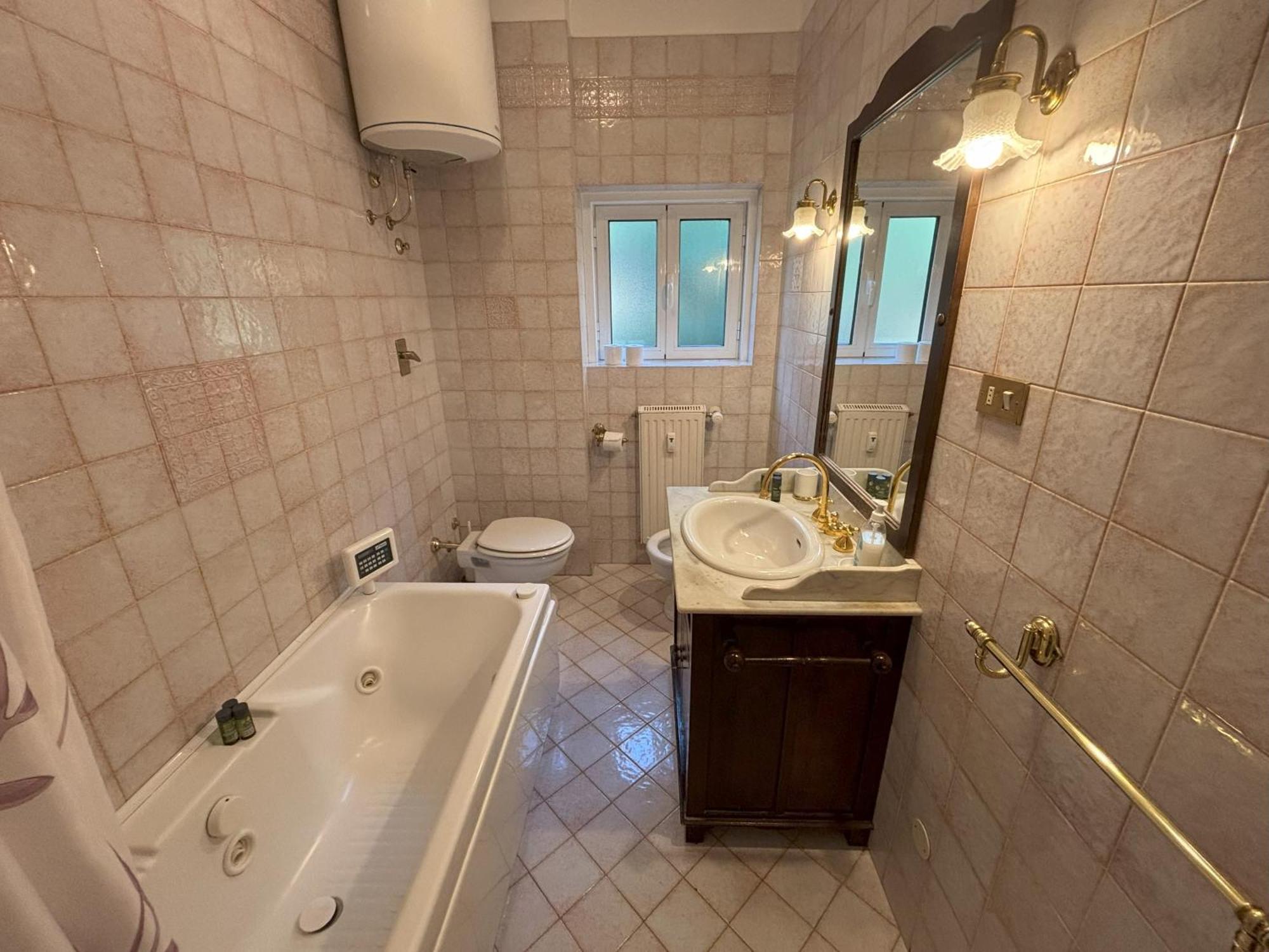 Affitto Turistico Via Bonomea 219-1 Apartment Trieste Luaran gambar